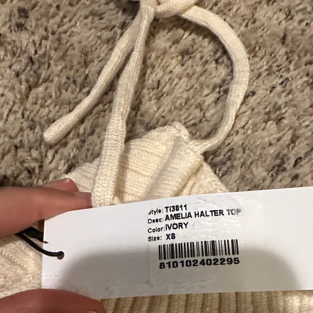 Chic Ivory Ribbed Halter Tank - Picture 3 of 6